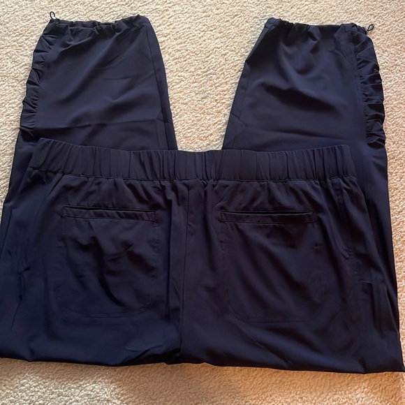 Zenergy by Chico’s Neema Ruched Cropped Pants NWT - Picture 2 of 6